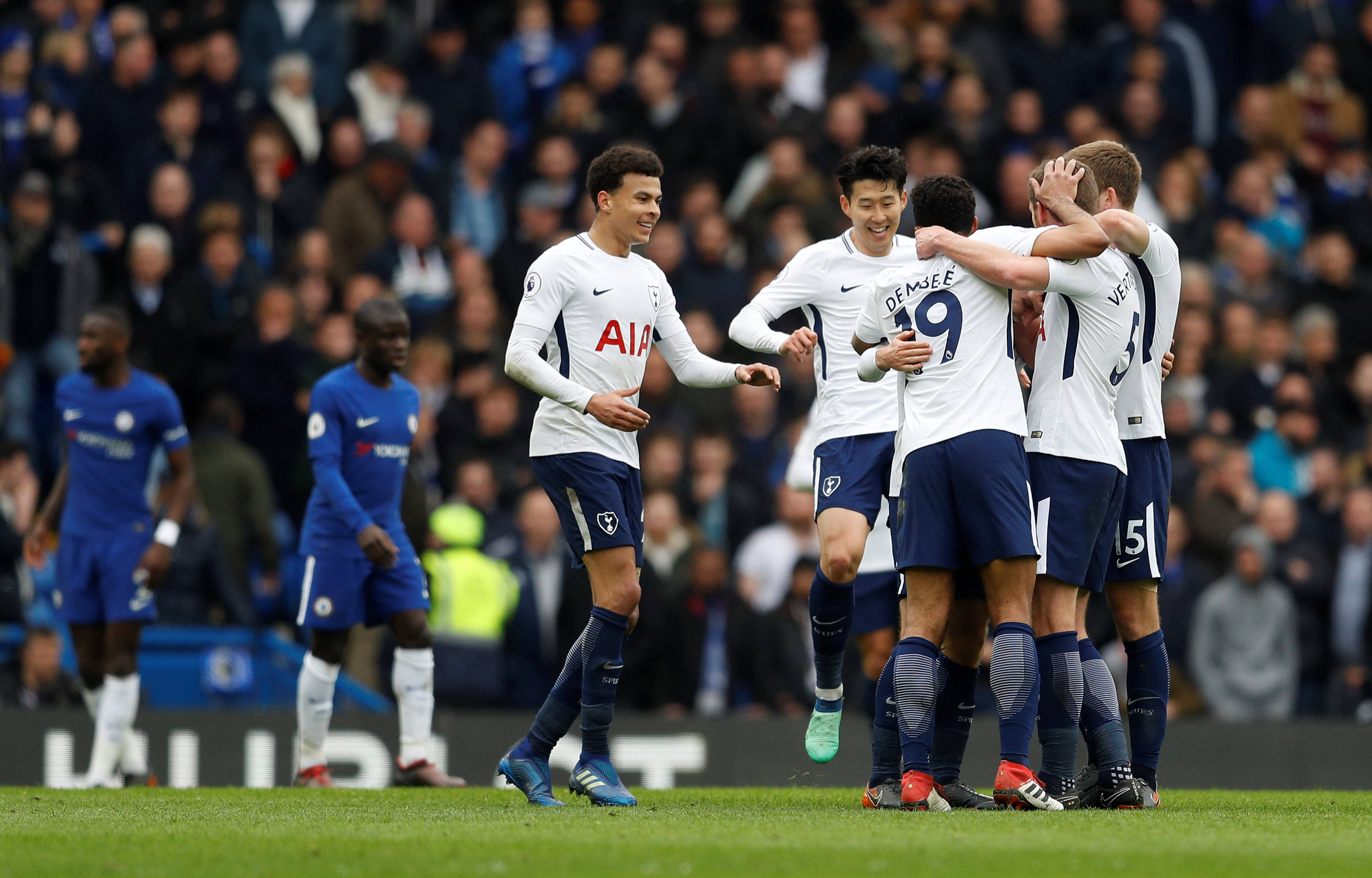 开云体育官网-西亚卡姆连续十五场比赛得分超过险胜，切尔西不断突破！-开云体育官网