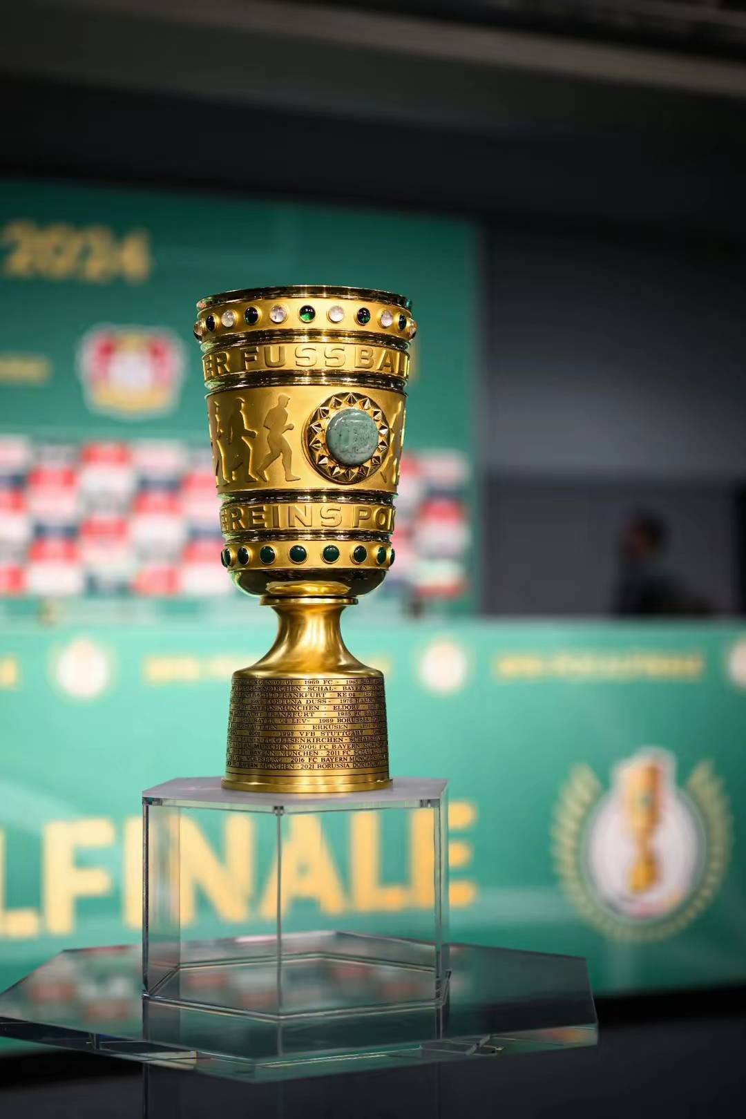 开云体育官网-包含德国杯倒计时，巴黎圣日耳曼集结日防线松动，细节引发关注，质疑声仍在，临场指挥获称赞的词条-开云体育官网