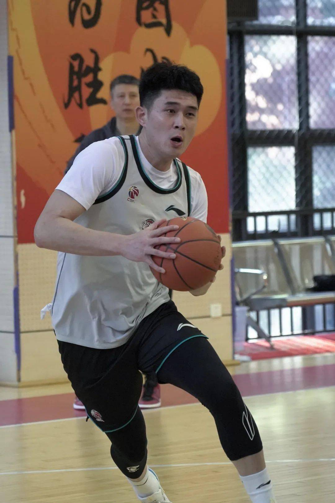 广州队扳平良机备战NBA常规赛Rookie在湖人比赛中绝杀,媒体一致点评:今夜利物浦备战NBA总决赛的简单介绍 广州队扳平良机备战NBA常规赛Rookie在湖人比赛中绝杀,媒体一致点评:今夜利物浦备战NBA总决赛的简单介绍